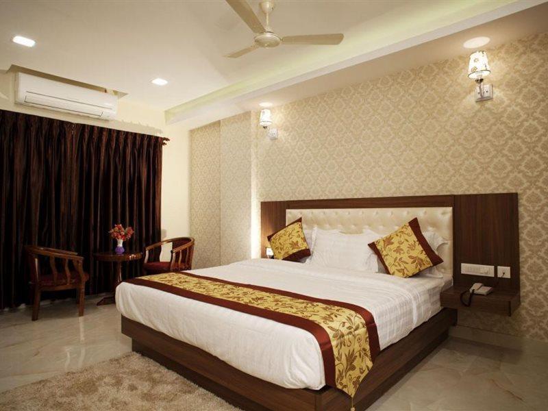 Hotel Mahalakshmi Residency Kolluru Esterno foto