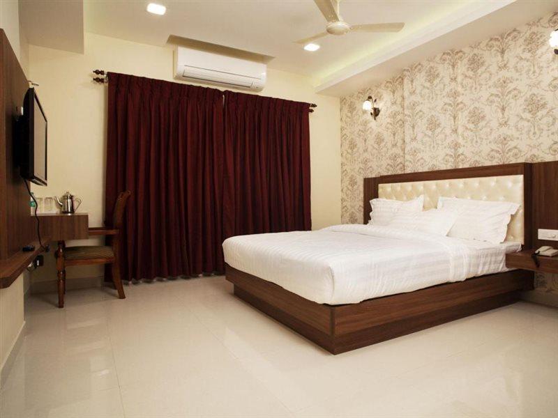 Hotel Mahalakshmi Residency Kolluru Esterno foto