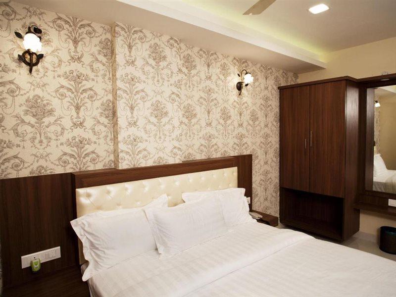 Hotel Mahalakshmi Residency Kolluru Esterno foto