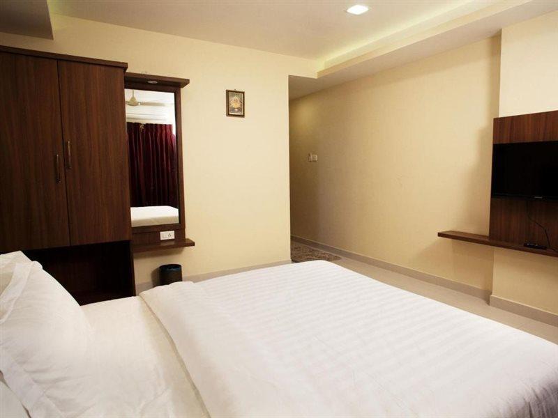 Hotel Mahalakshmi Residency Kolluru Esterno foto