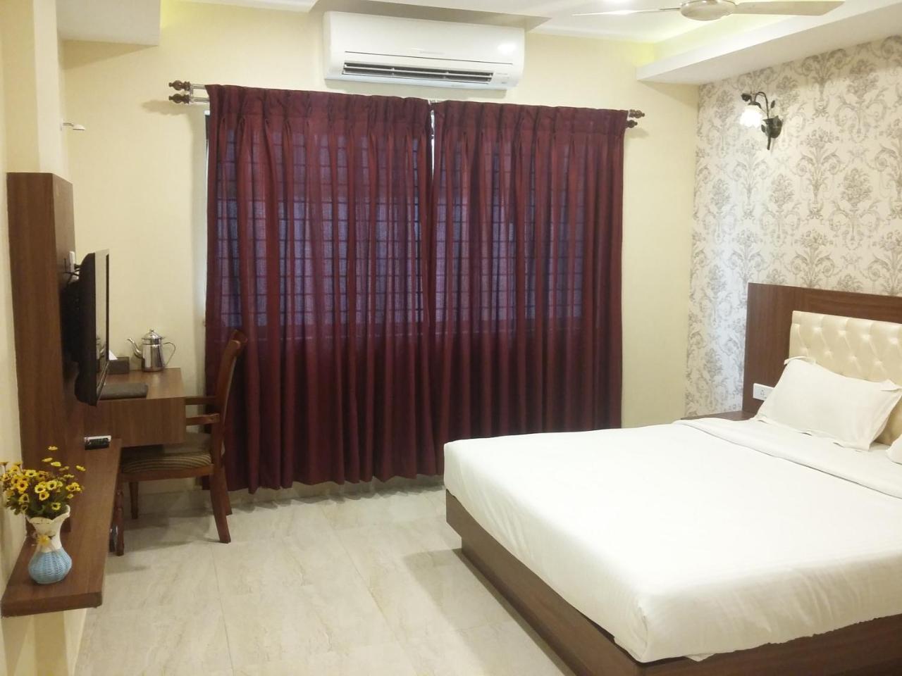 Hotel Mahalakshmi Residency Kolluru Esterno foto
